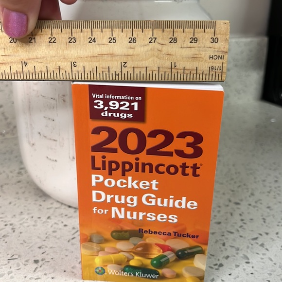 ☀️ 3 / $15 Sale ☀️ Pocket Drug Guide for Nurses LIPPINCOTT 2023 5”x3” - Picture 5 of 9